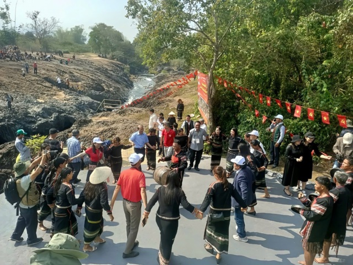 Kon pơlei păng tơmoi vang hơsoang kiơ̆ tơdra chĭng tơ̆ năr et soi