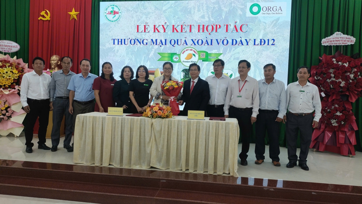 Lễ ký kết hợp tác sản xuất trái xoài Lộc Phát của Viện cây ăn quả Miền Nam