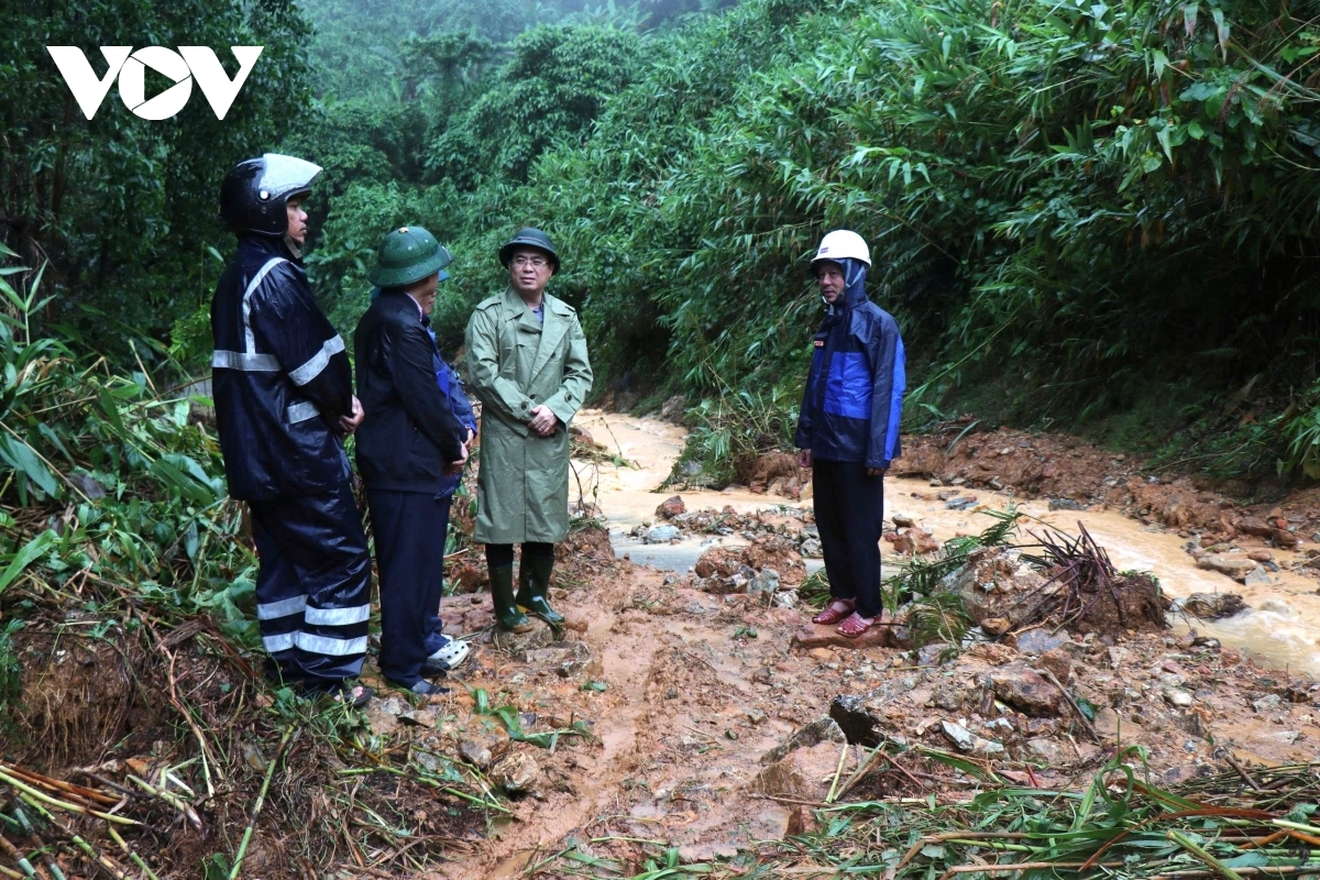 Phó Bí thư Tỉnh ủy, Chủ tịch UBND tỉnh Nguyễn Hoàng Giang lướt cha mêệt lêy đhị hr’lang ooy chr’val Thanh Bồng