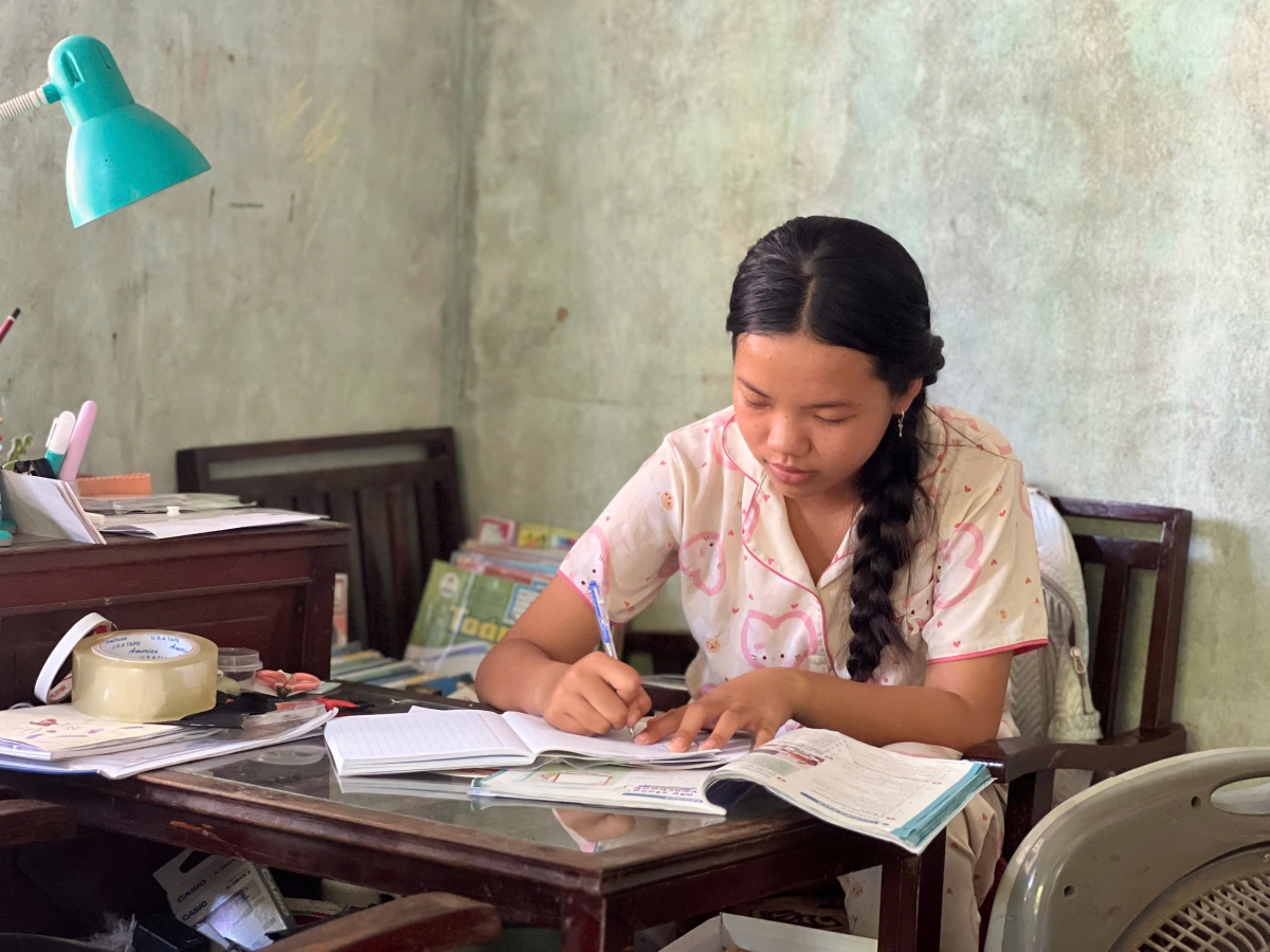 - Adei Nguyễn Thuỳ Dương ti ƀuôn hgŭm  Đề Gi mâo lĭng kahan knông lăn Cát Khánh đru rông ba.