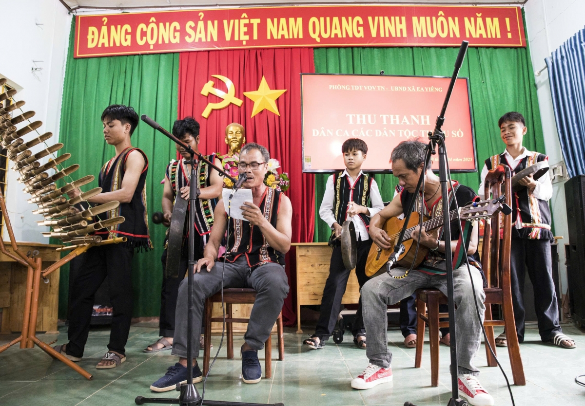 -Pô thâo mbruă Thiap mmuñ klei mmuñ ênhiang mnuih Sêdang.