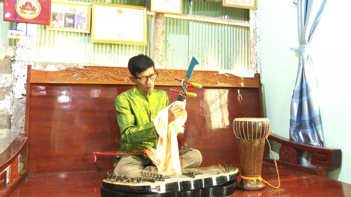 Nghệ nhân ưu tú Lâm Huôl