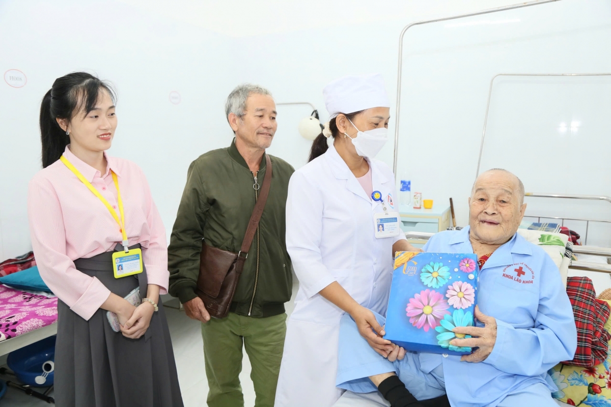 Hngêi pơkeăng Y học Cổ truyền Dak lak lăm pôu ngăn hlối hbru tơmeăm ăm mâu hơnăm hiăng krâ