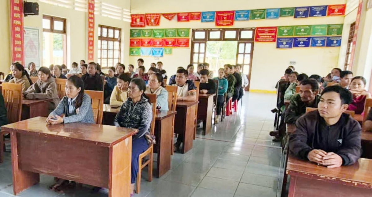 Người dân xã La Êê tham gia lớp tập huấn. Ảnh: ANH KHOA