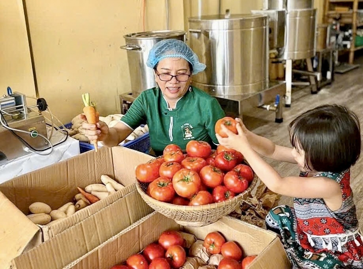 Phan ngui sa ris, kloh tàm ƀòn lơgar tơn ngai sơlơ geh cau ngui sa ai lài săc rwah