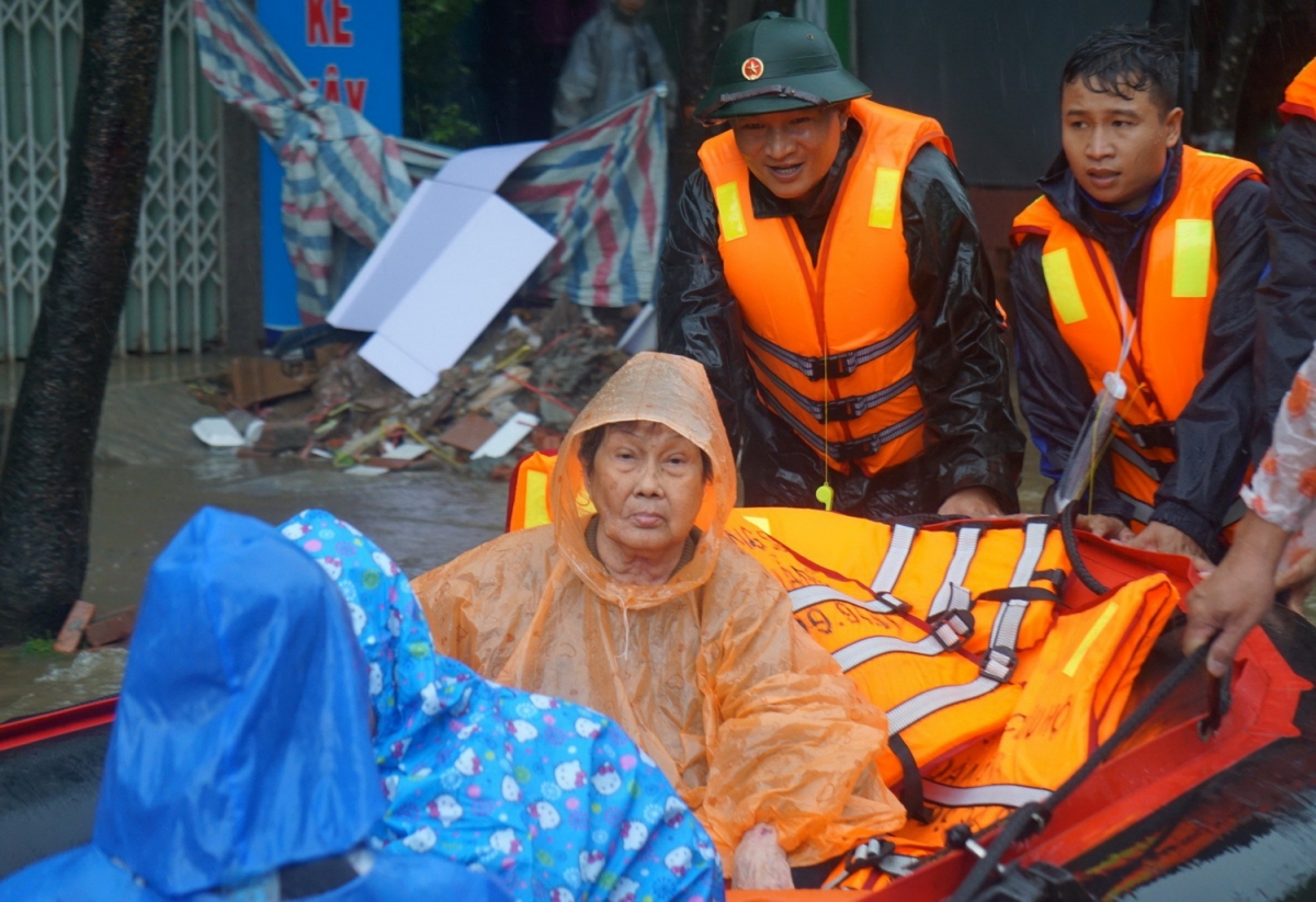 Ling tơhan ba đuăi mơnuih ƀôn sang mơng kual ia ling dăo