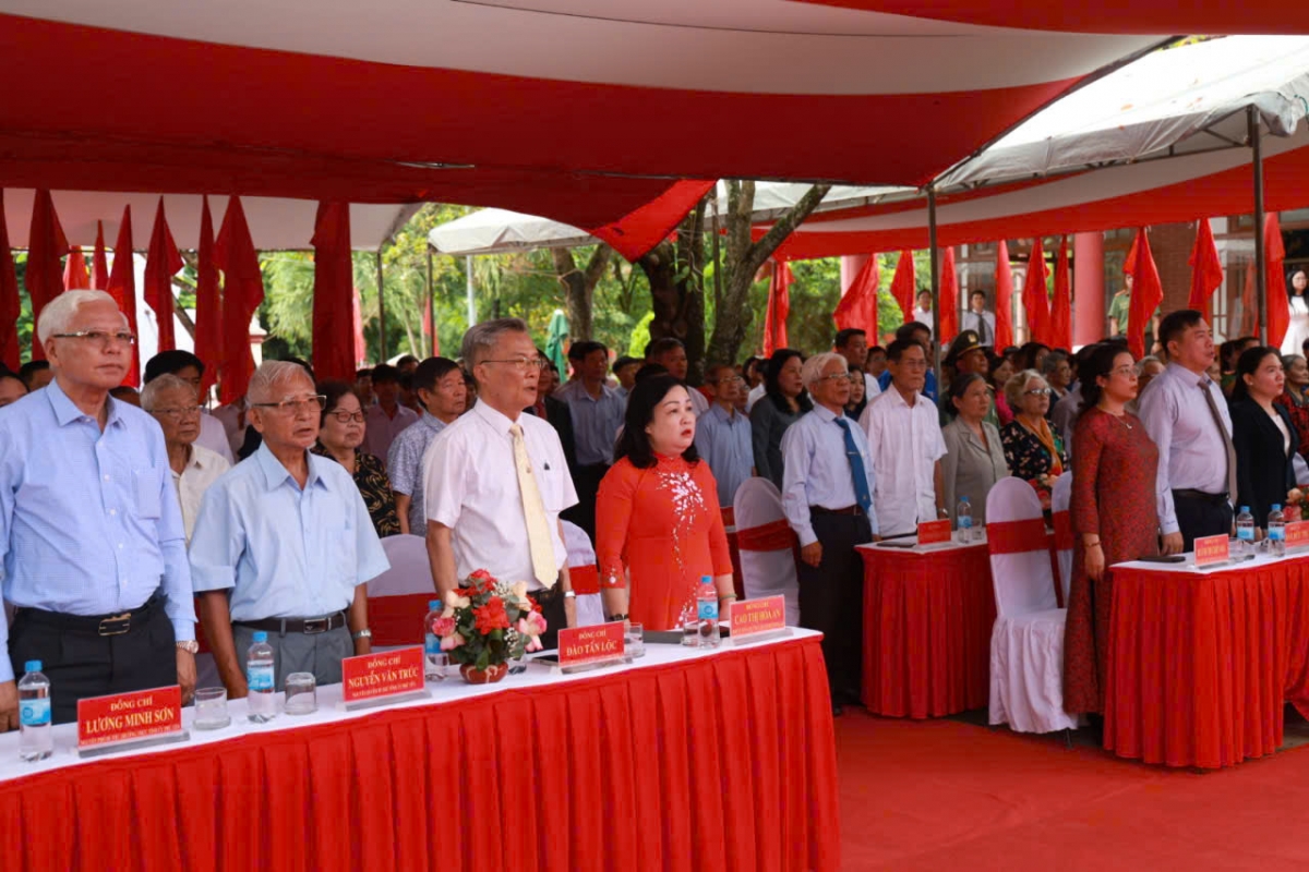 Mâu kăn tâng ối lĕm koh hlá cờ