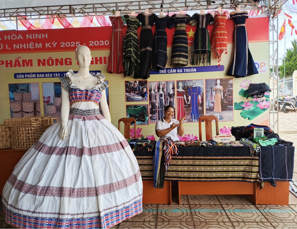 Cơ sở sản xuất thổ cẩm Ka Thuân Minz.