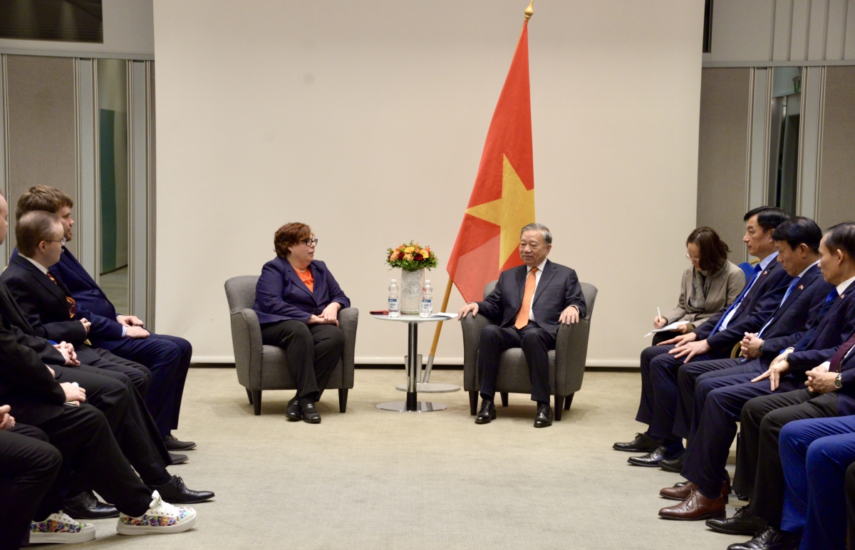 Pôa Tô Lâm, Kăn xiâm pơkuâ hnê ngăn Đảng ƀă Kăn hnê ngăn Đảng Kŏng sản Phần Lan