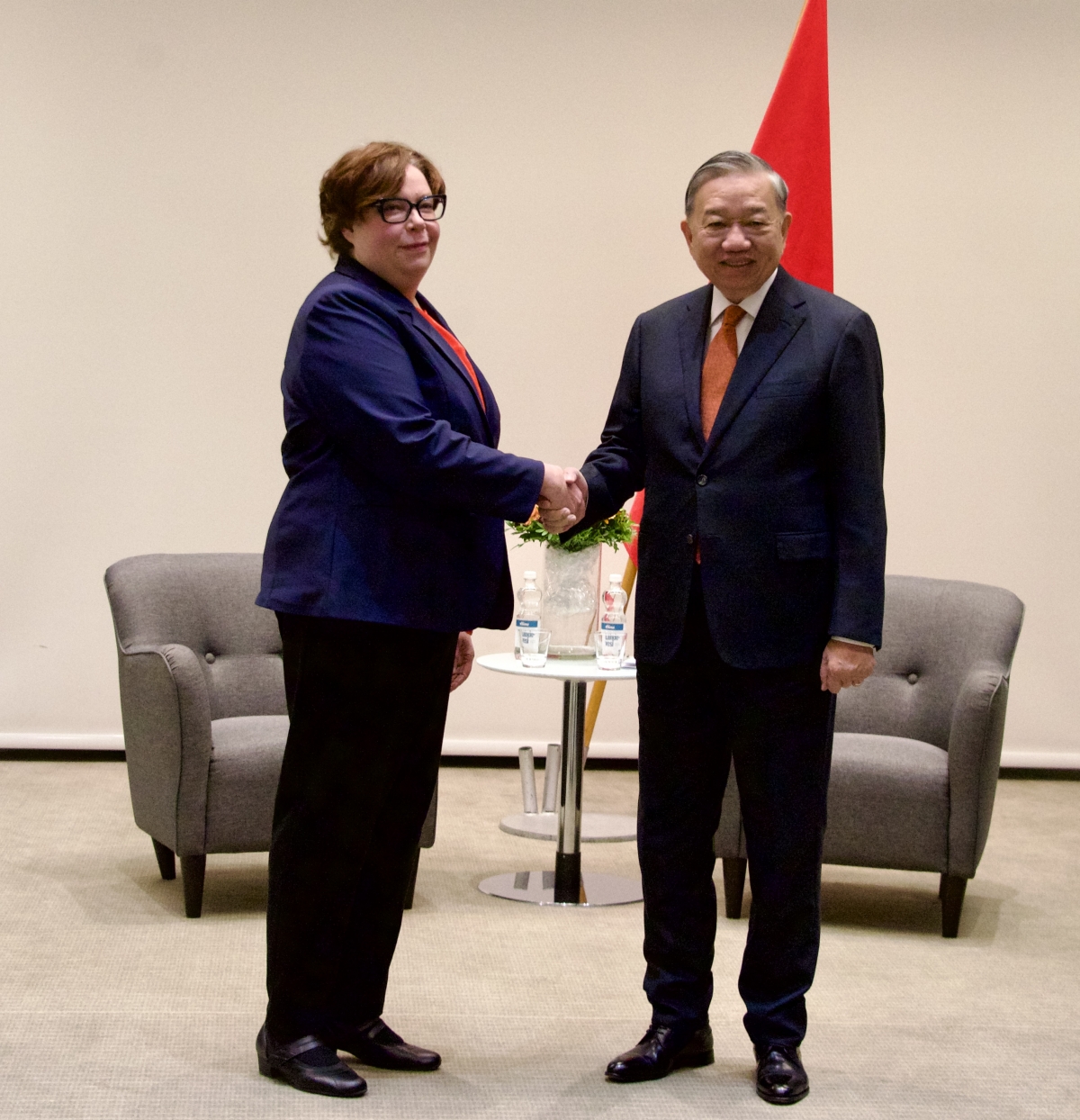 -Khua gĭt gai Đảng Tô Lâm lehanăn Khua kiă kriê Đảng Cộng sản Phần Lan