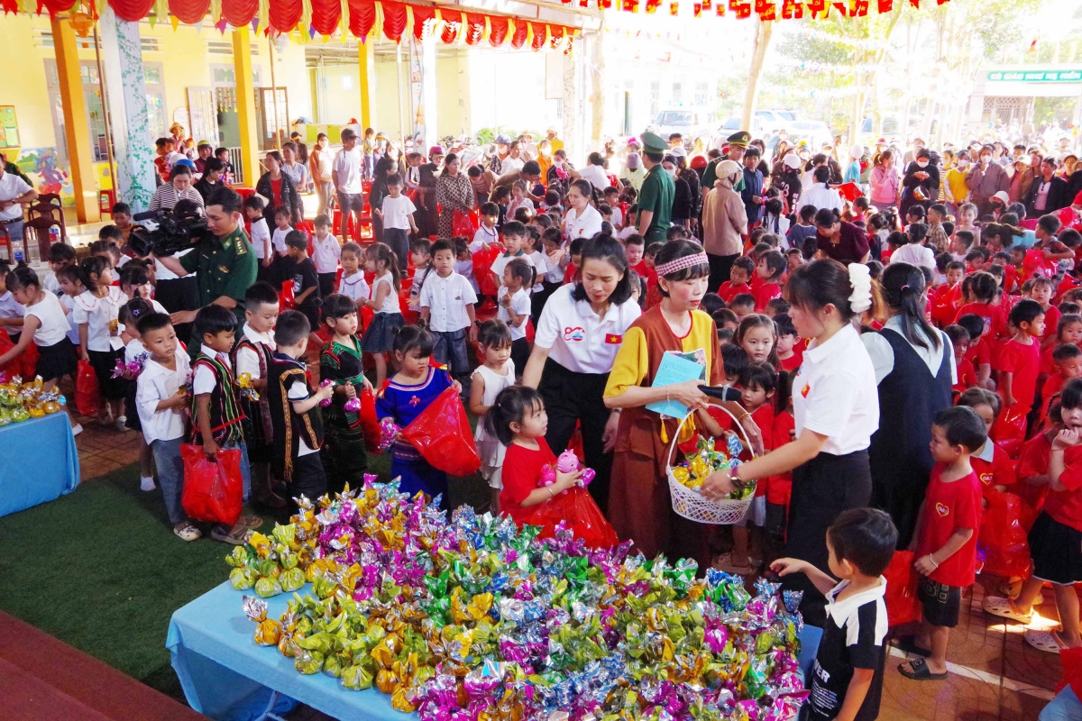 Lu čơđai, tơdăm ngek dra muai hŏk mơak čơkă Blan Bơrơmi ria (Tết trung thu)