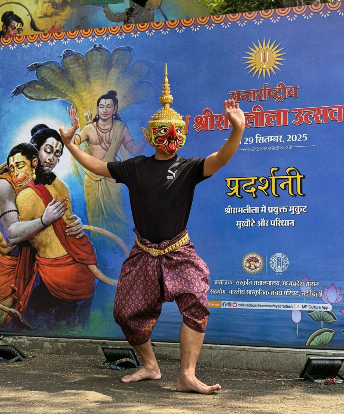 Thầy Sơn Cao Thắng mang nghệ thuật Khmer Nam bộ đến biểu diễn tại thành phố Bhopal - Ấn Độ (Ảnh do nhân vật cung cấp)