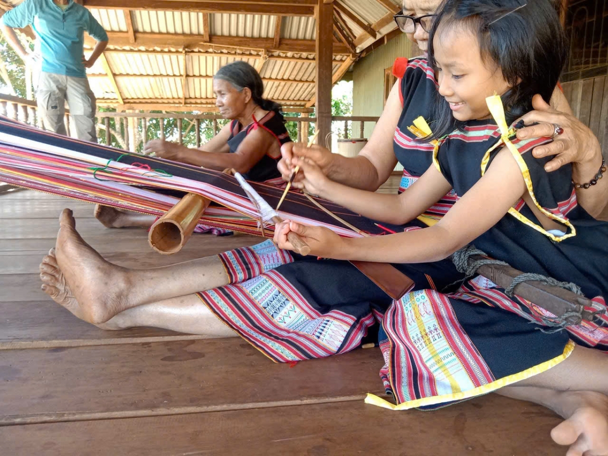 Hnê tê̆n ếo pơtâk chal krâ ăm vâi ối nếo tung pơlê