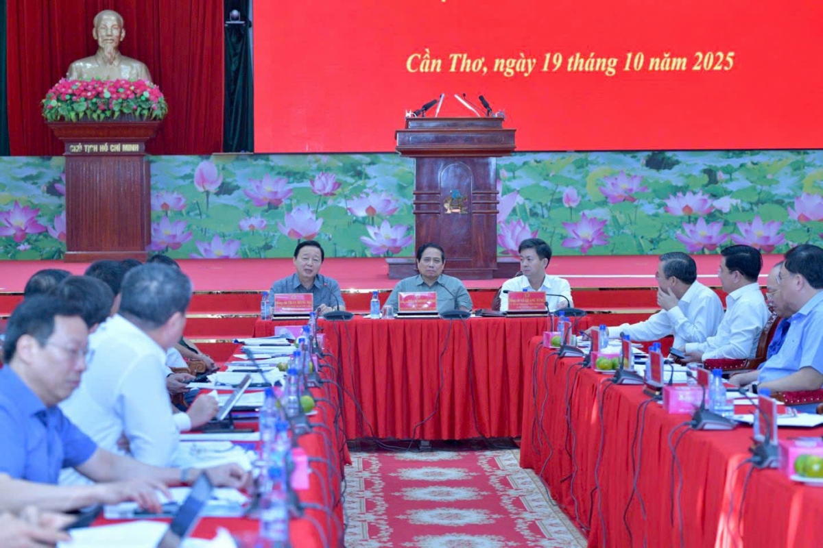  Thủ tướng ồng Phạm Minh Chính sồr sơlơ tơnguh tai tŭ tơngai lơh ală rơndăp broă lơh gùng rơndeh lòt mhar