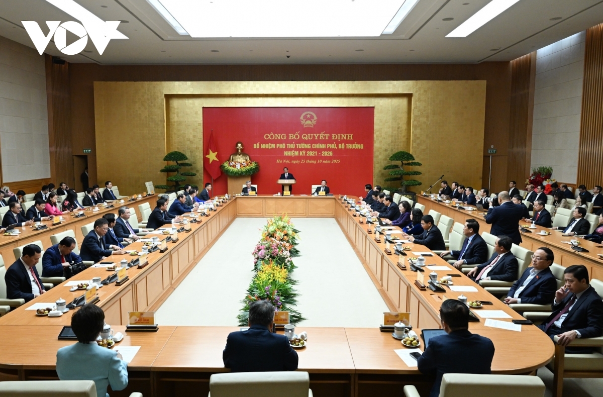 Toàn cảnh buổi trao quyết định