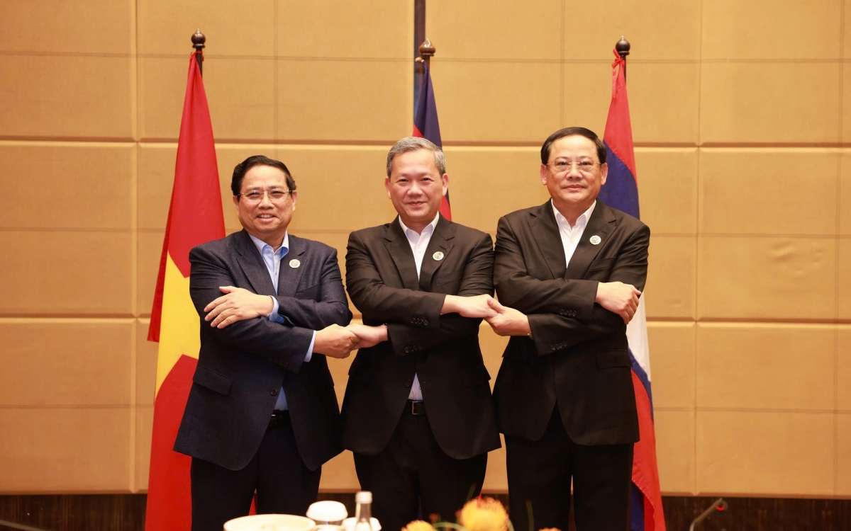 Thủ tướng lơgar Việt Nam, Thủ tướng lơgar Campuchia mờ Thủ tướng lơgar Lào kŭp rùp bal