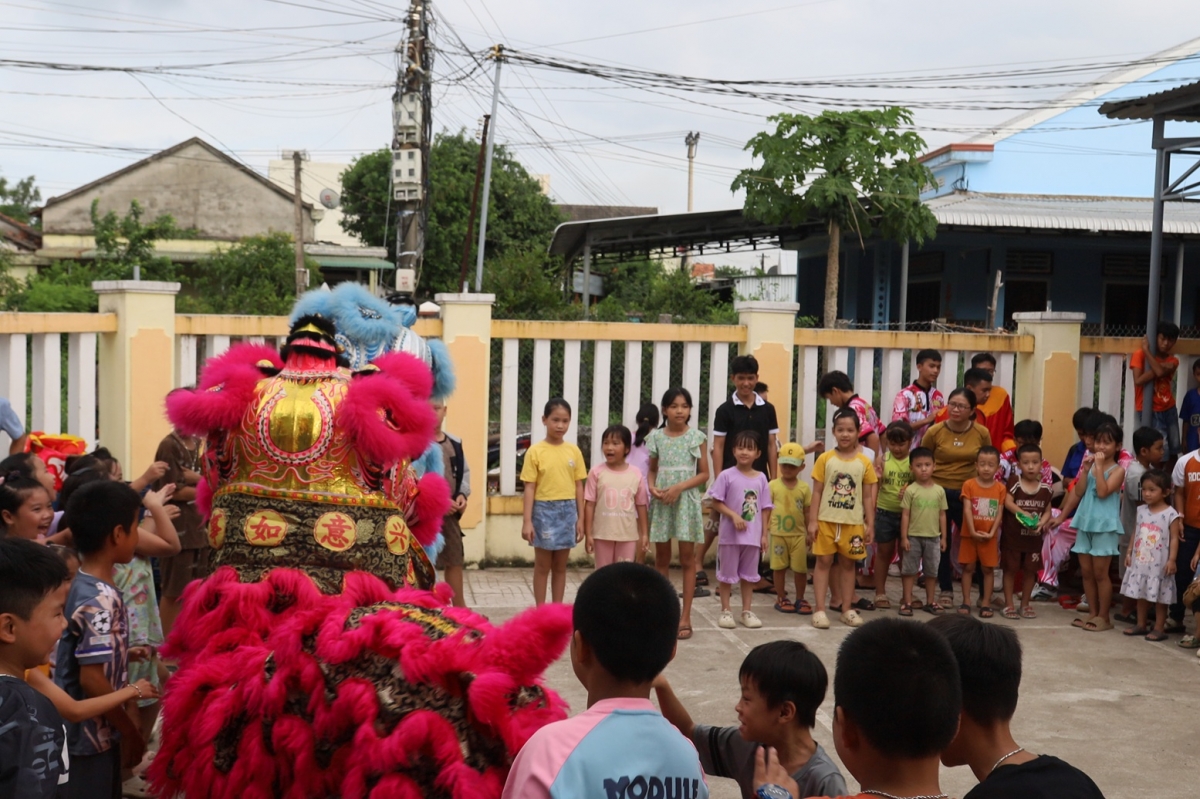 
Hơsoang yă grai pơyua ăn hơioh dơnuh hin tơring tơrang