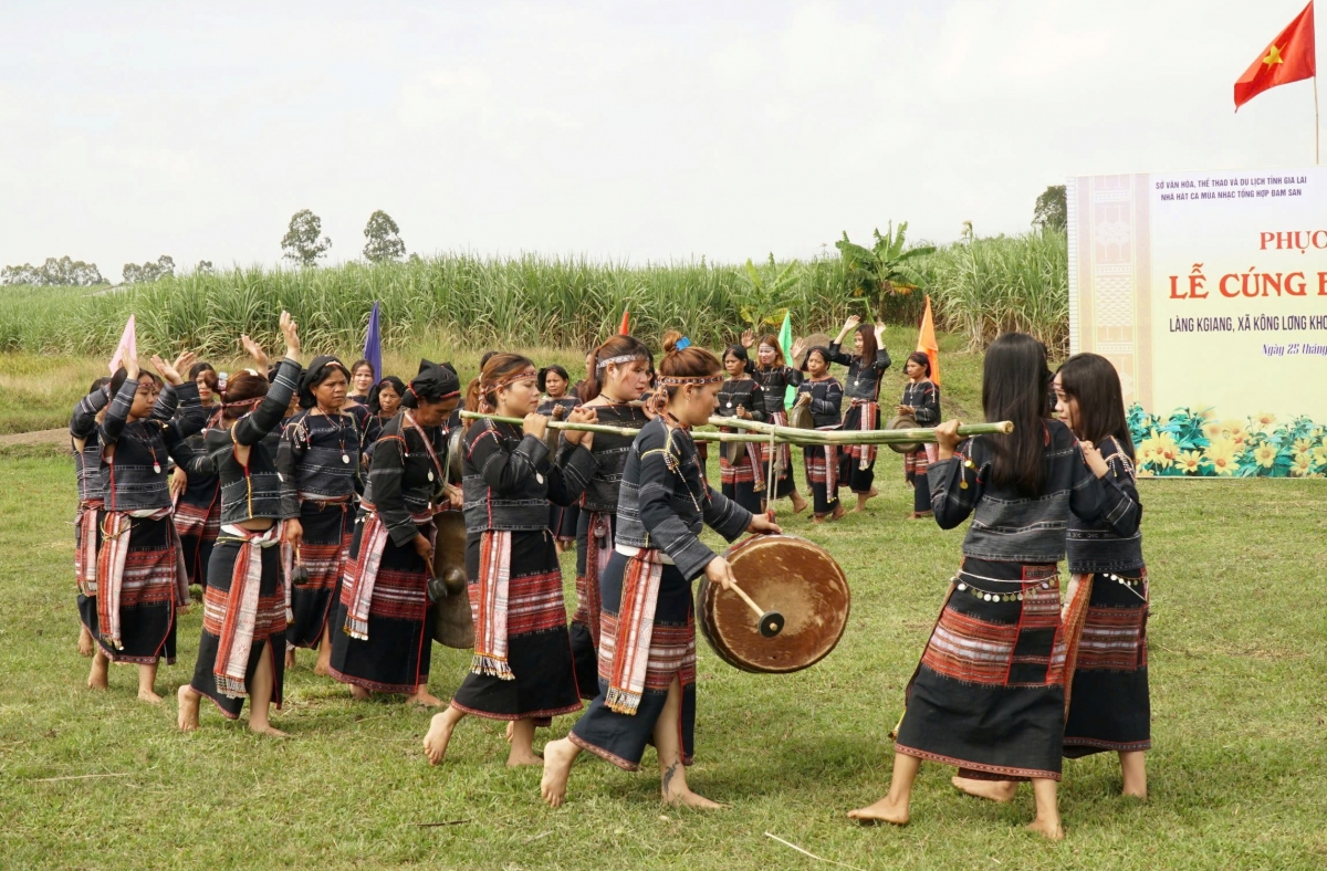 Kon pơlei plei Mơhra Đáp pơm tơiung ming soi ming yang klang đak