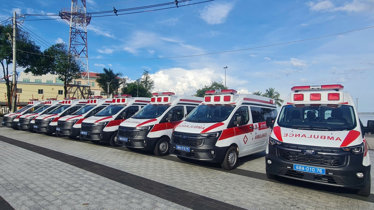 Vingroup bàn giao 8 xe cứu thương và trang thiết bị y tế hiện đại cho Cơ sở cấp cứu Ngoại viện Đặc khu Phú Quốc