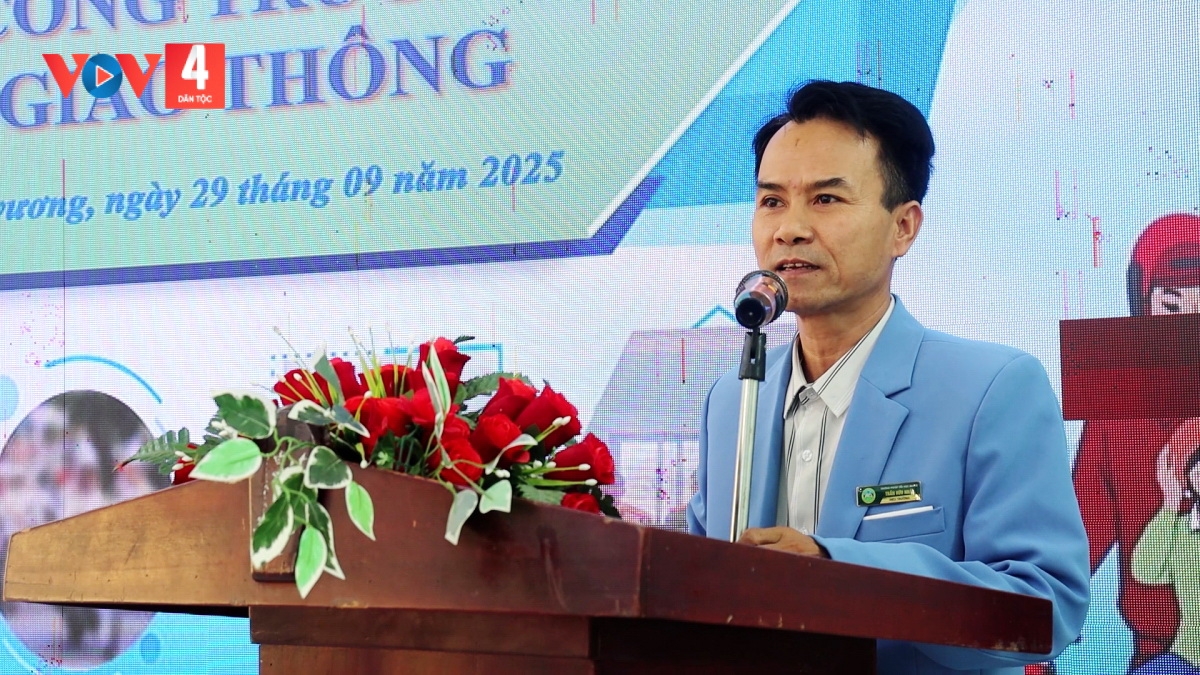 Thầy Trần Hữu Nhất, Hiệu trưởng Trường PTDTBT Tiểu học Bhalêê xã Avương, thành phố Đà Nẵng