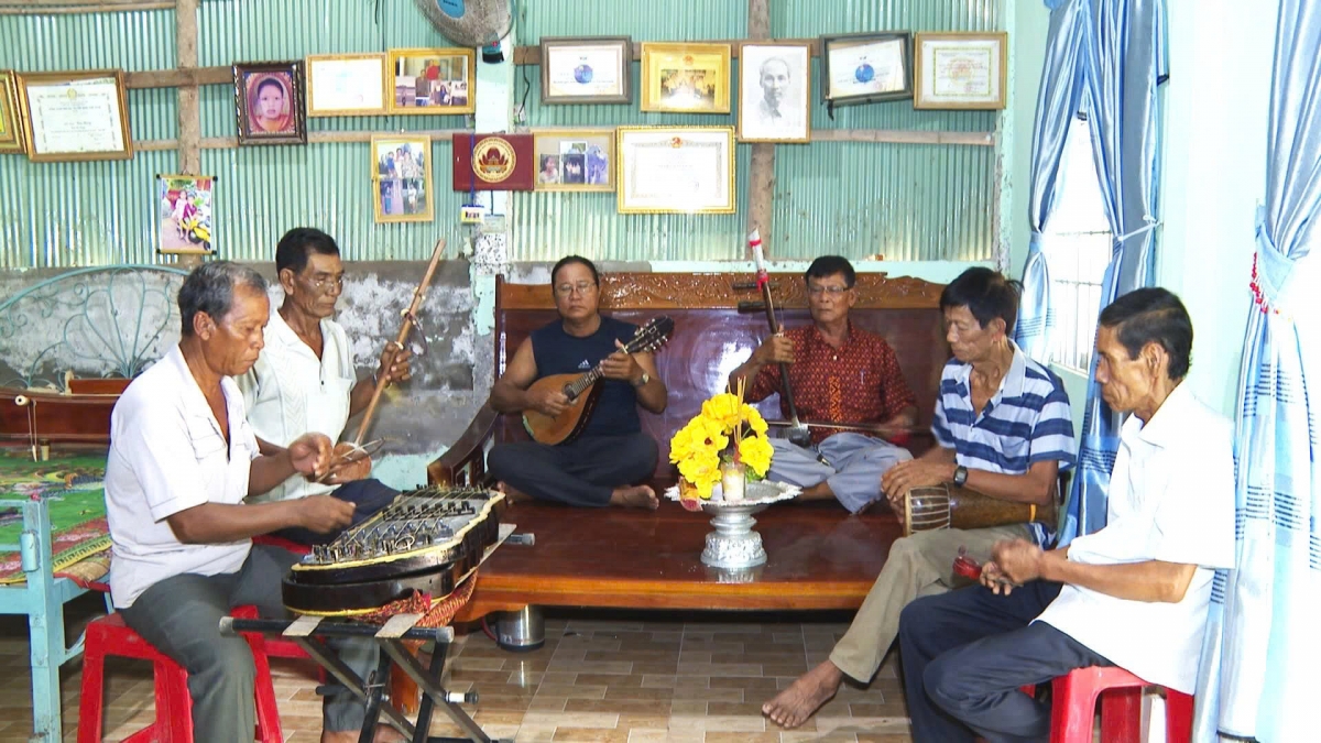 Đội nhạc Khmer của ông Lâm Huôl