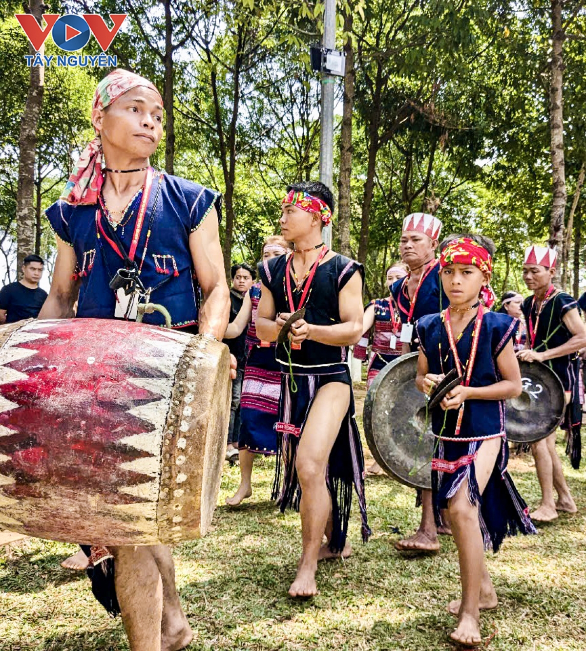 Mơngế Jarai tôu chêng koăng tung hâi leh mơdĭng túa lĕm tro mâu kuăn ngo