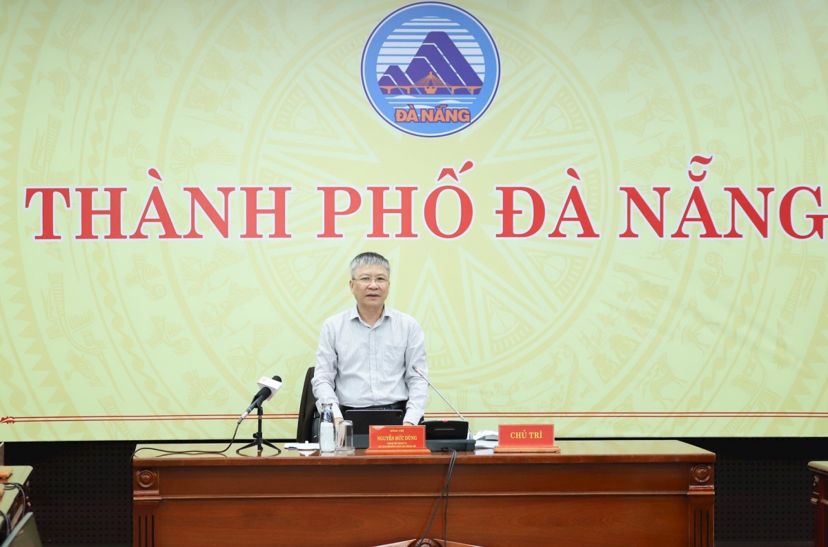 Chủ tịch HĐND thành phố Nguyễn Đức Dũng, Chủ tịch Ủy ban bầu cử thành phố phát biểu tại phiên họp. Ảnh: Ngọc Phú-Báo Đà Nẵng