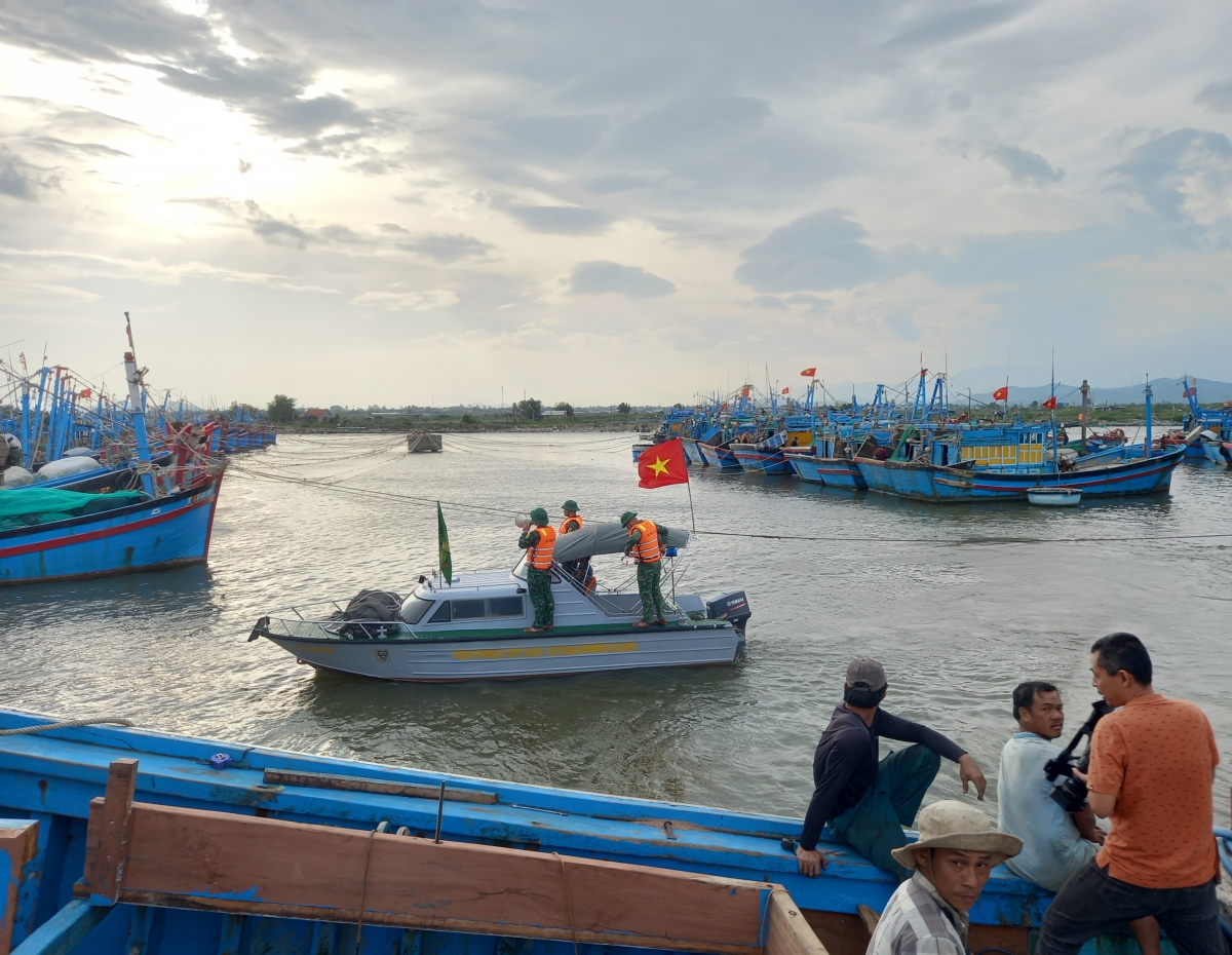 Mố đô̆i gak Tơkăng kong tối pơchân ăm kuăn pơlê ki tơnăng ká hbrâ rơnáu ví xía vâ  ai khía vâ plong mot