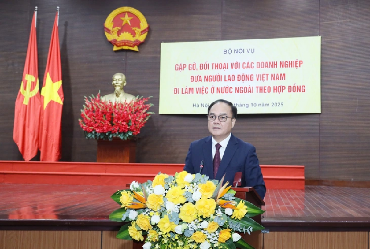 Thu truong Mentri Noi vu Vũ Chiến Thắng.