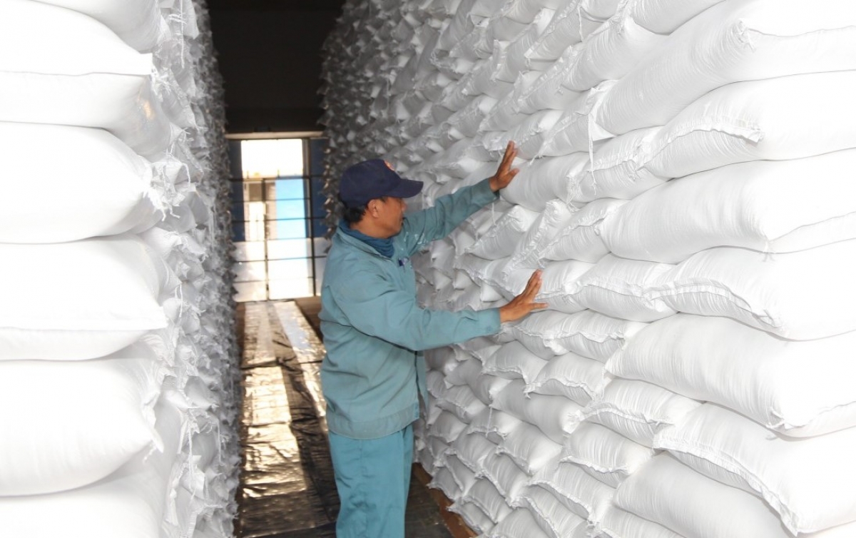 Xuất 4.000 tấn gạo hỗ trợ các địa phương bị thiệt hại do mưa lũ.