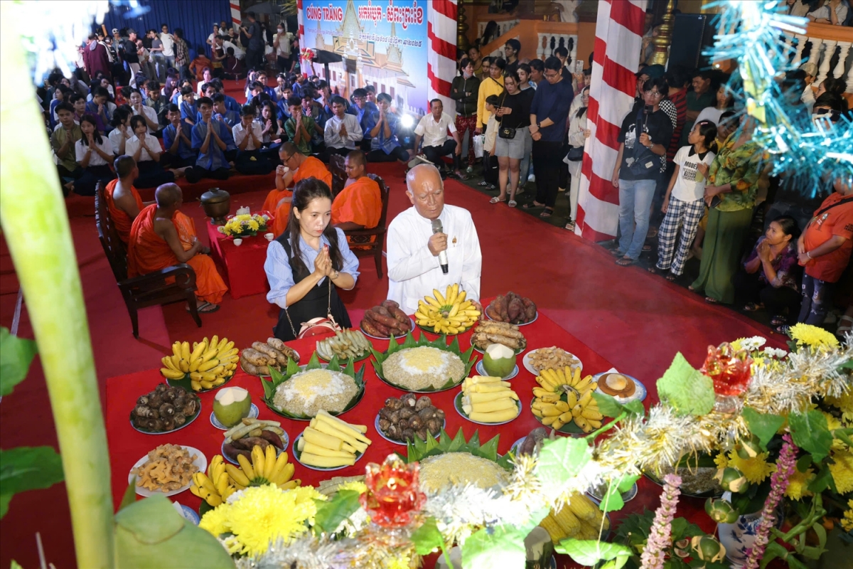 Urang bangsa Khmer gah Meraong negar peih adat paling yang ia bulan di harei Po Rami