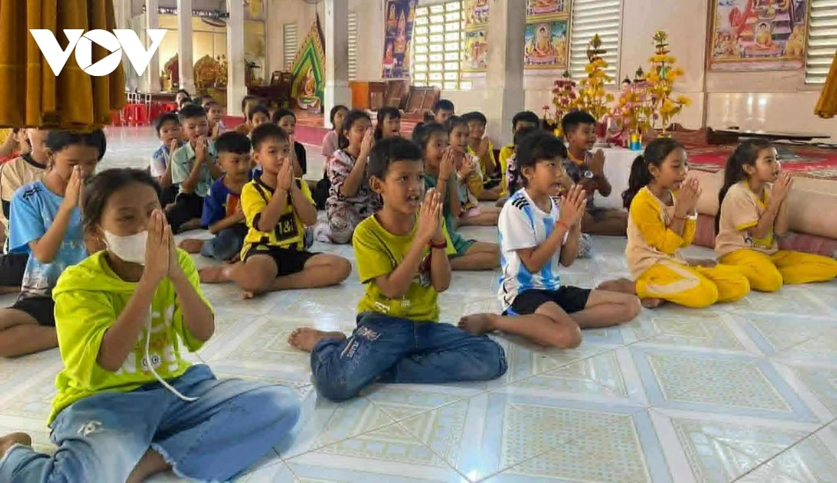 Langiu di bac akhar huroh Khmer, dom adei daok hu bac agal, kadha Bhat.