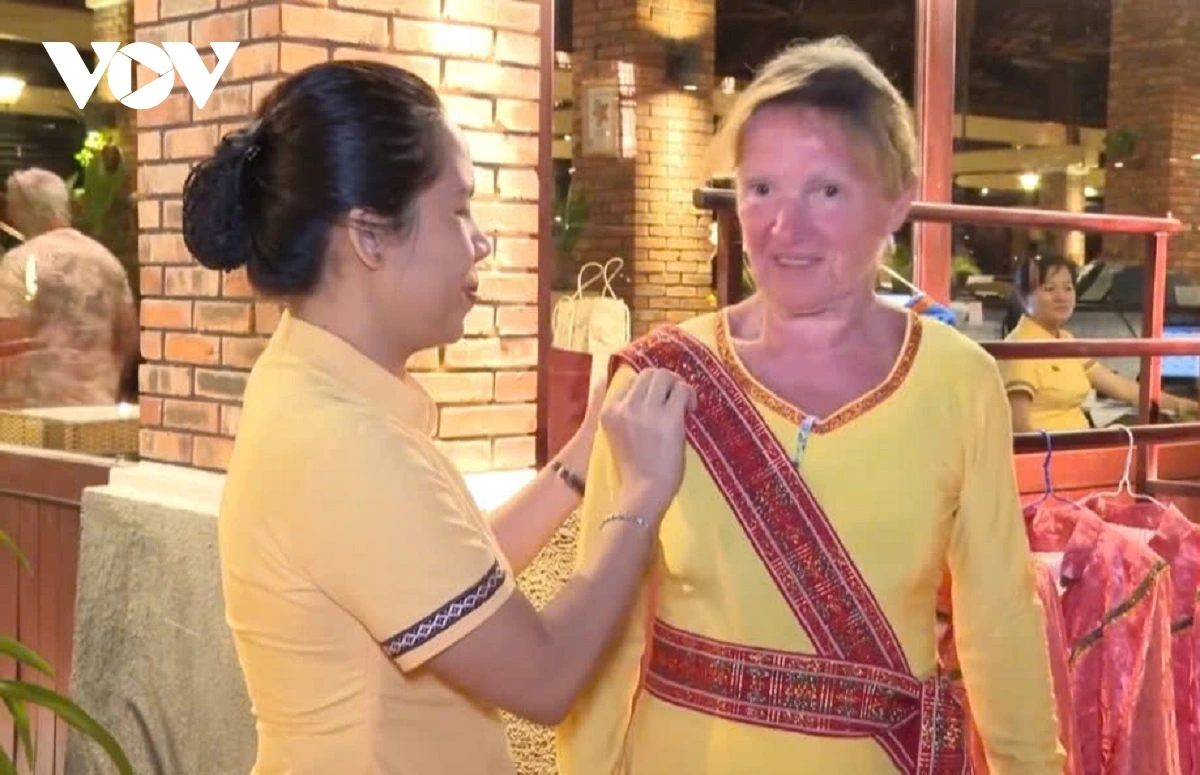 Tuai damuai cuk aw bhap bini Cam