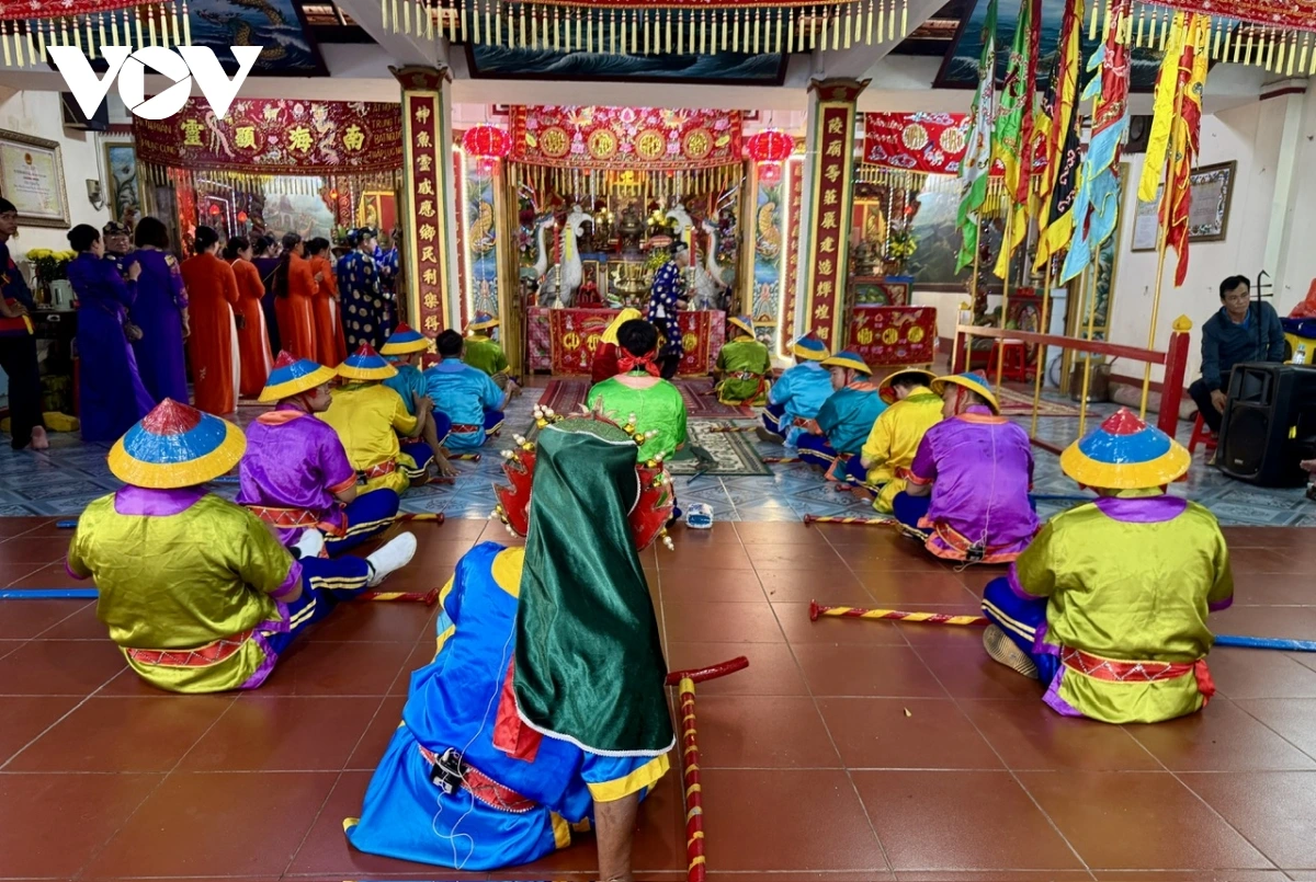 Adat raok Ikan Ong Thắng Tam