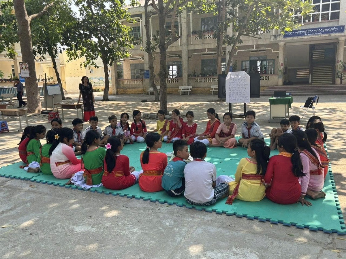 Thaik thaot dom adei bac adaoh Ariya Cam saong adaoh kadha ranaih adaoh