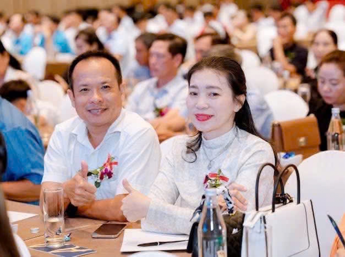 Anh Ngô Minh Tuấn luôn có mặt tại các cuộc hội thảo, chia sẻ kinh nghiệm nuôi tôm trong và ngoài nước