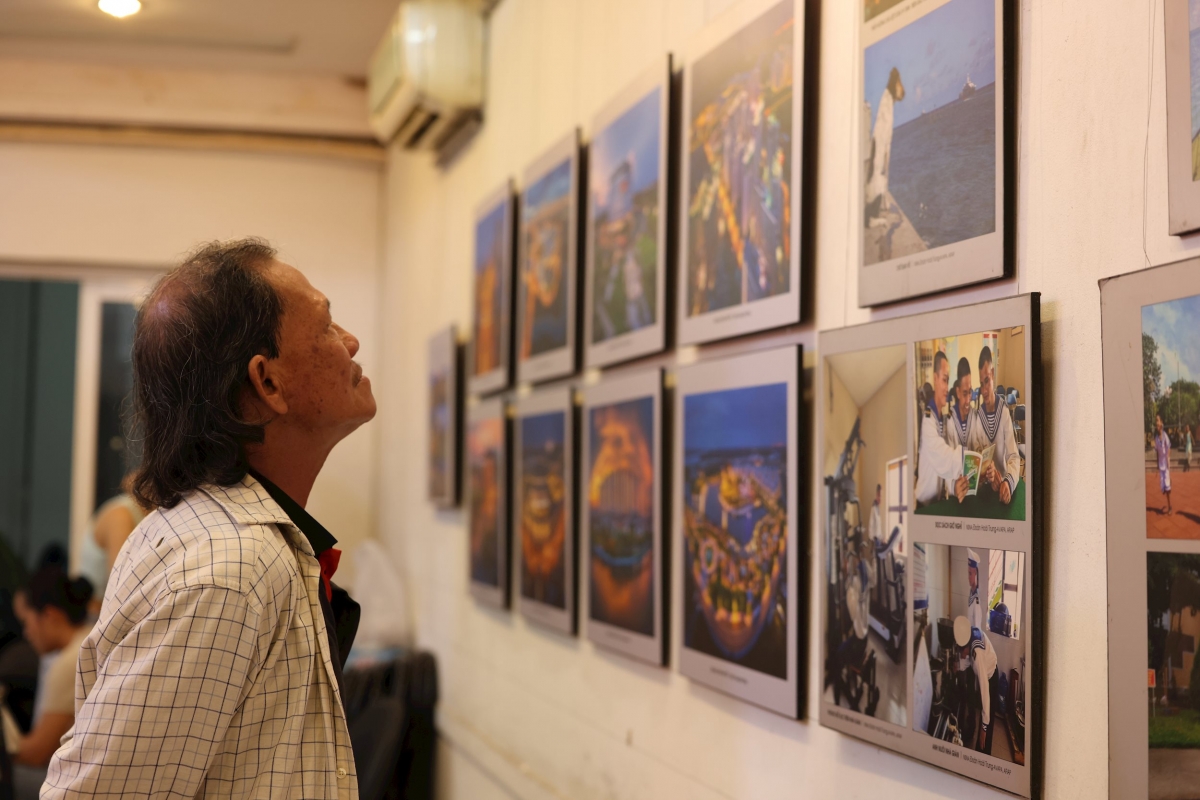 Ban raya Ho Chi Minh peih pakak Labik parang thaik “Bac megru saong ngak tui ilamo, jalan daok dang di Ho Chi Minh”