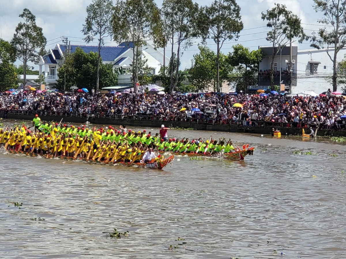 Các đội ghe Ngo so kè với nhau