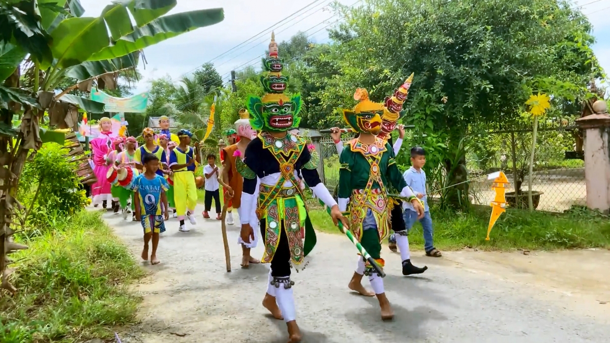 Các lễ hội của người Khmer luôn tràn gập sắc màu