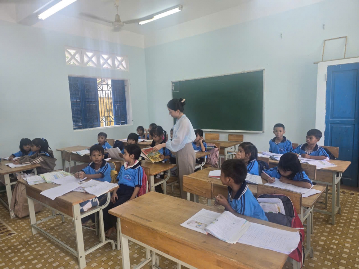 Nău ntĭm n’hanh nti bah nai n’hanh kon hŏk ƀon Canh Tiến dơh lơn dŭt âk rnôk geh điện
 