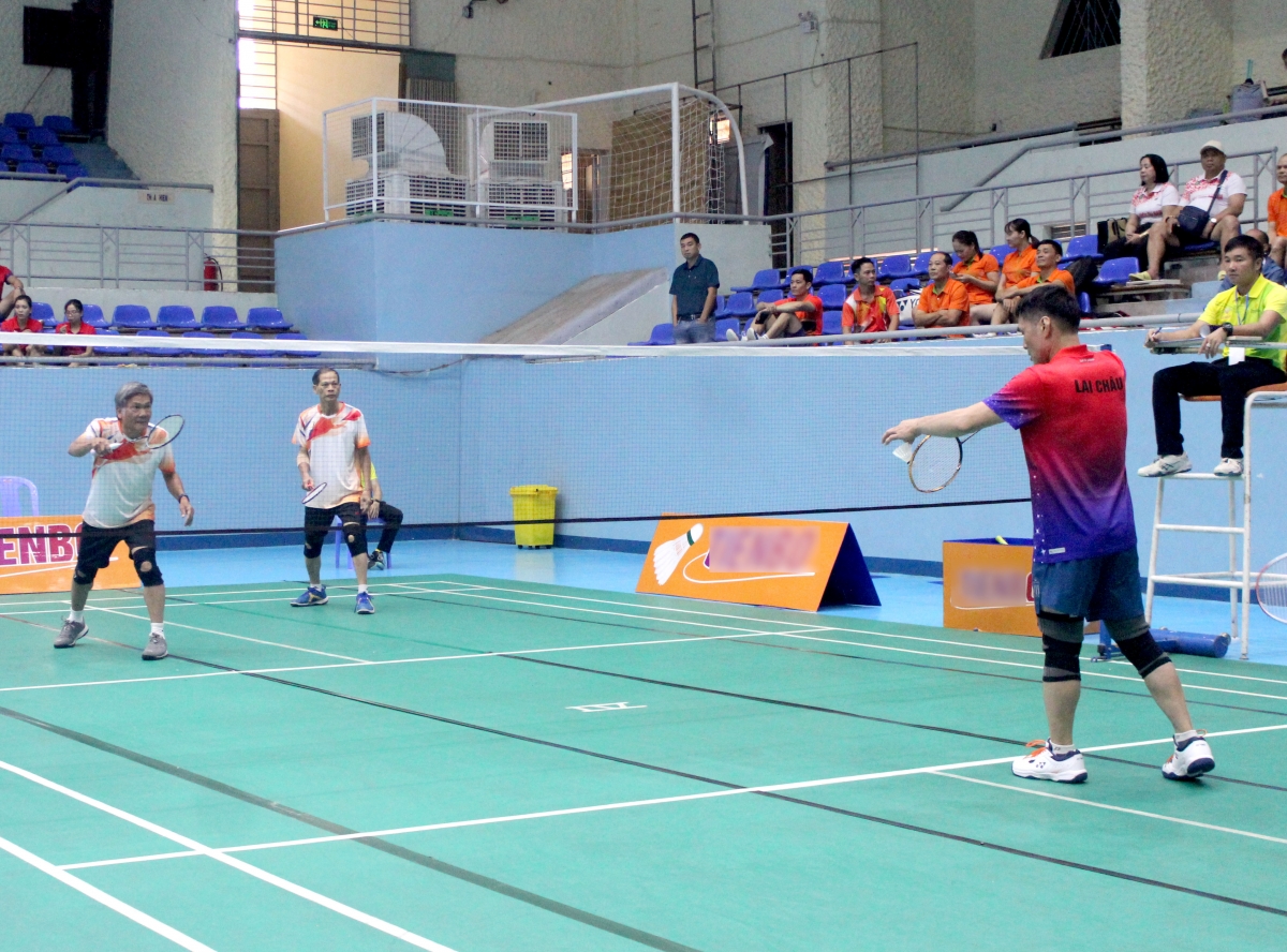 -Pah mlâo mnŭ jing klei mjuăt asei mlei mâo lu phung khua thŭn hriăm.