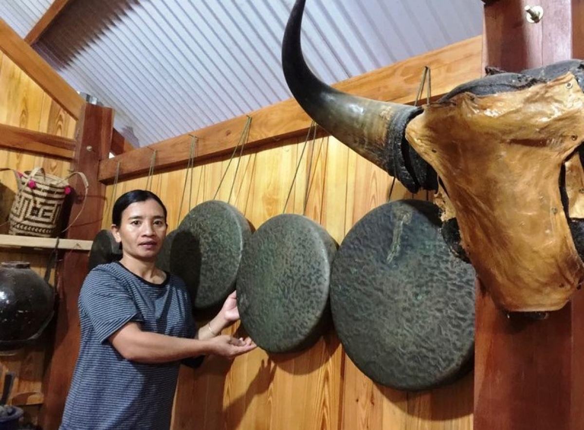 Nâ Ka Phen ƀă kơtum chêng ki kơnía dêi rơpŏng