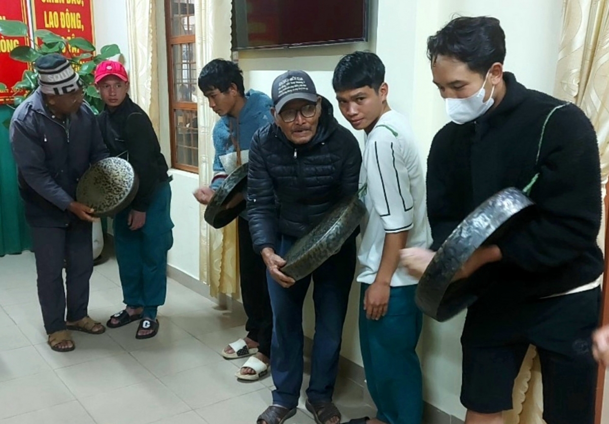 Bu mprơ Cil Ha Ôn (nklang n’gul) ntĭm oh kon nuĭh K’ho tŭr goh chĭng gong