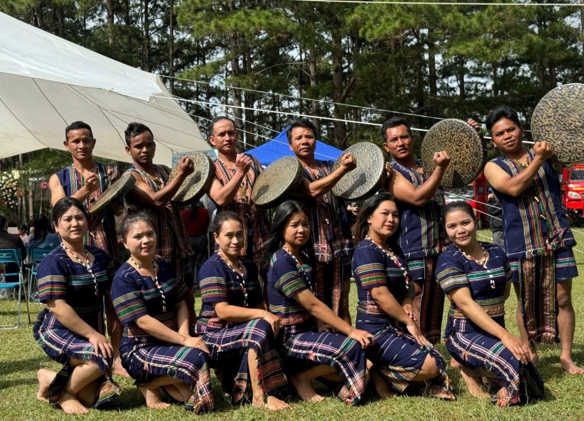 Čing Bor mơ̆ng djuai ania K’Ho khom djop 6 boh