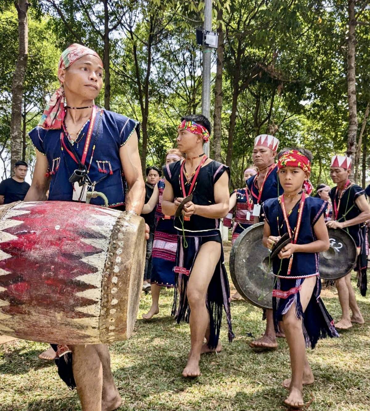 Nuĭh Jarai nchreng an uănh chĭng gong tâm nar rgum văn hoá ăp rnoi mpôl đê̆