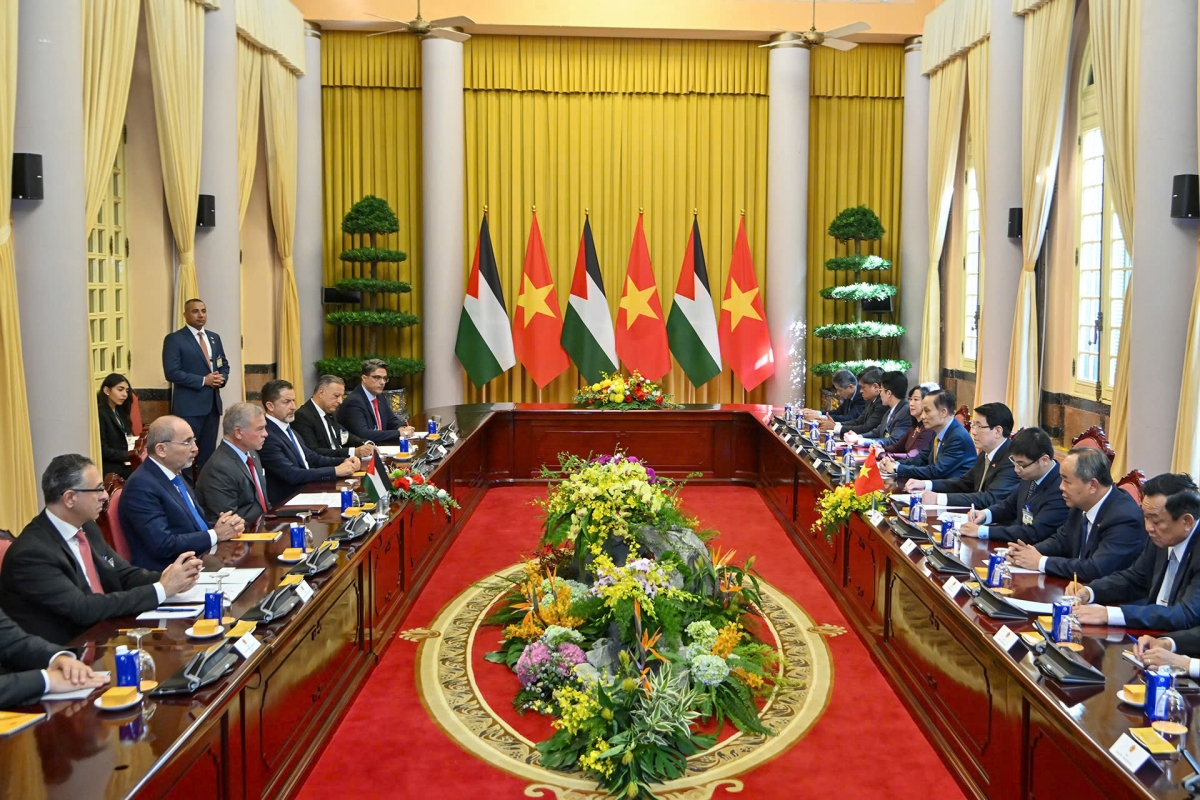 Kăn xiâm hnê ngăn tơnêi têa rơtế ƀă Pơtáu kong têa Jordan