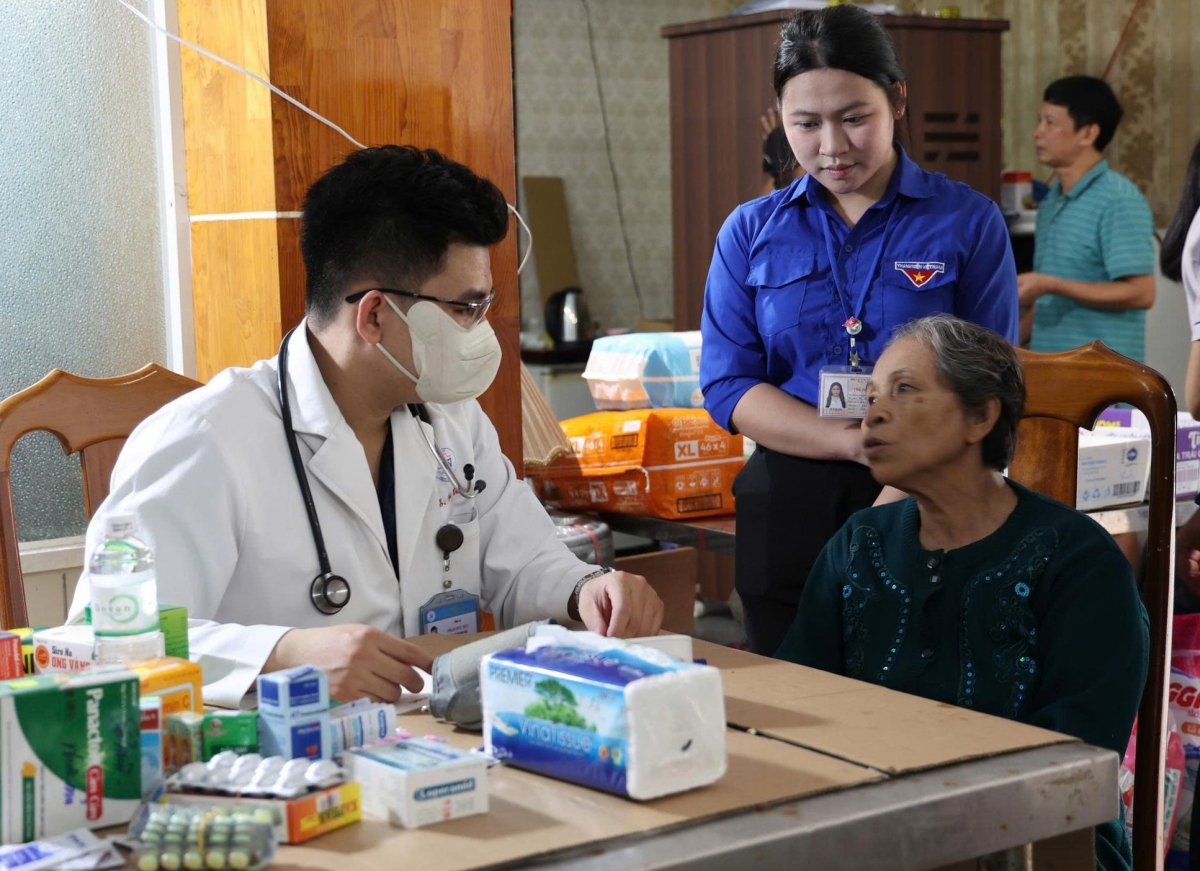 Ƀòn dờng Hồ Chí Minh hòi jà mpồl cau dong kờl càr Khánh Hoà kham kòp- pà sơnơm ờ sa priă