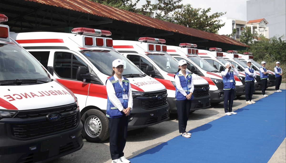 Việc tiếp nhận 15 xe cấp cứu cùng trang thiết bị hiện đại là một trong những điều kiện quan trọng để thành phố Đà Nẵng từng bước thực hiện đề án thí điểm cấp cứu ngoại viện. Ảnh: ĐẮC MẠNH
