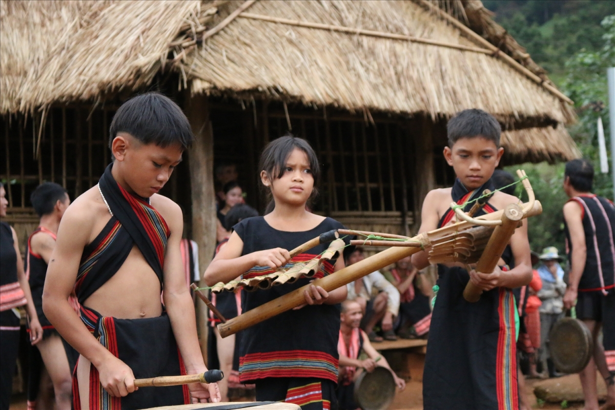 Tơlơi adoh, goong brô̆ hơmâo pơtô kơ ƀing čơđai