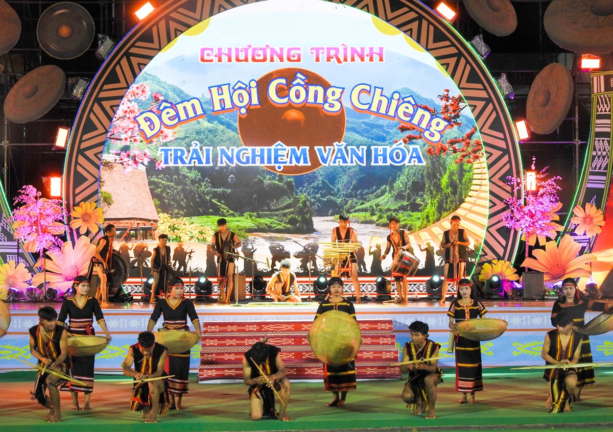 Roh mơđah “Khế 10 lăm xuâ báu, râng kơreăng gui ká, lúa mâ, chăm tung kong”